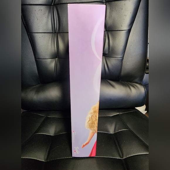 Glamorous Gala Hispanic Brunette Barbie 2003 - Picture 4 of 7